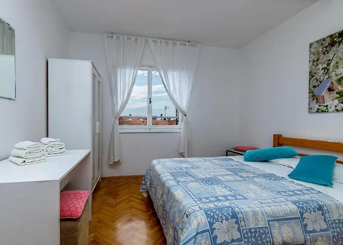 Apartman Luna 1 *