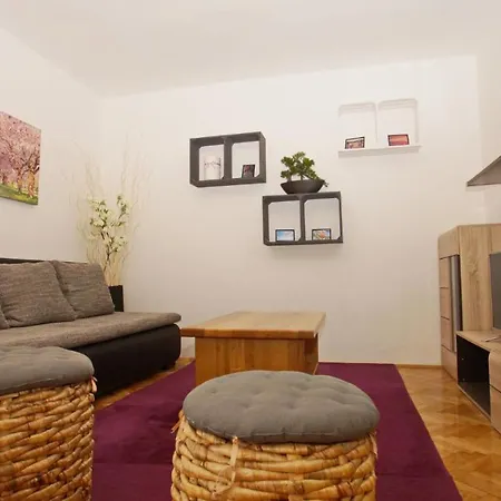 Apartment Luna 1 *
